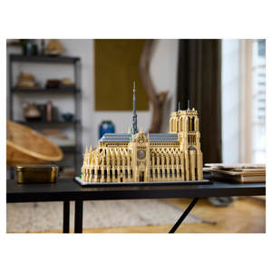 Lego Notre-Dame de Paris 21061